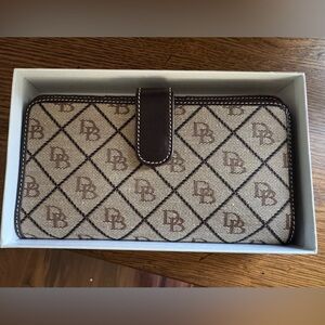 NWT Dooney and Bourke Wallet